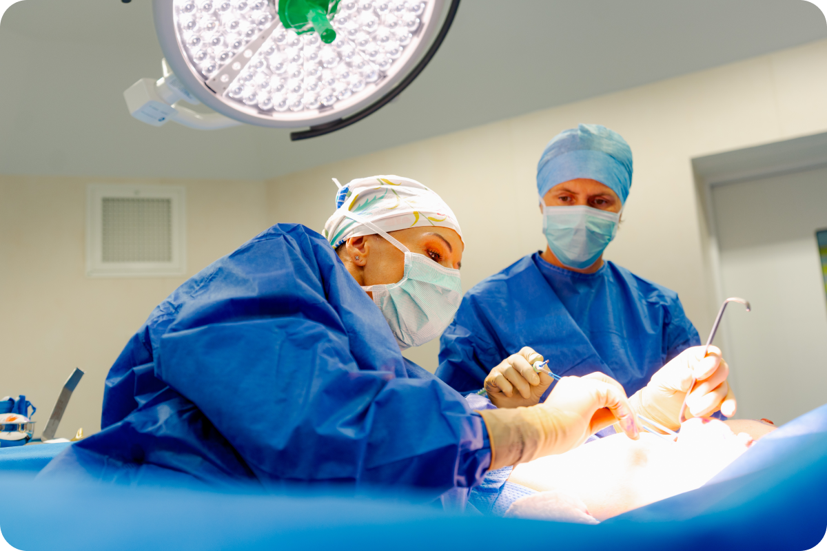 Chirurgie esthétique réalisée au bloc opératoire près de Rennes