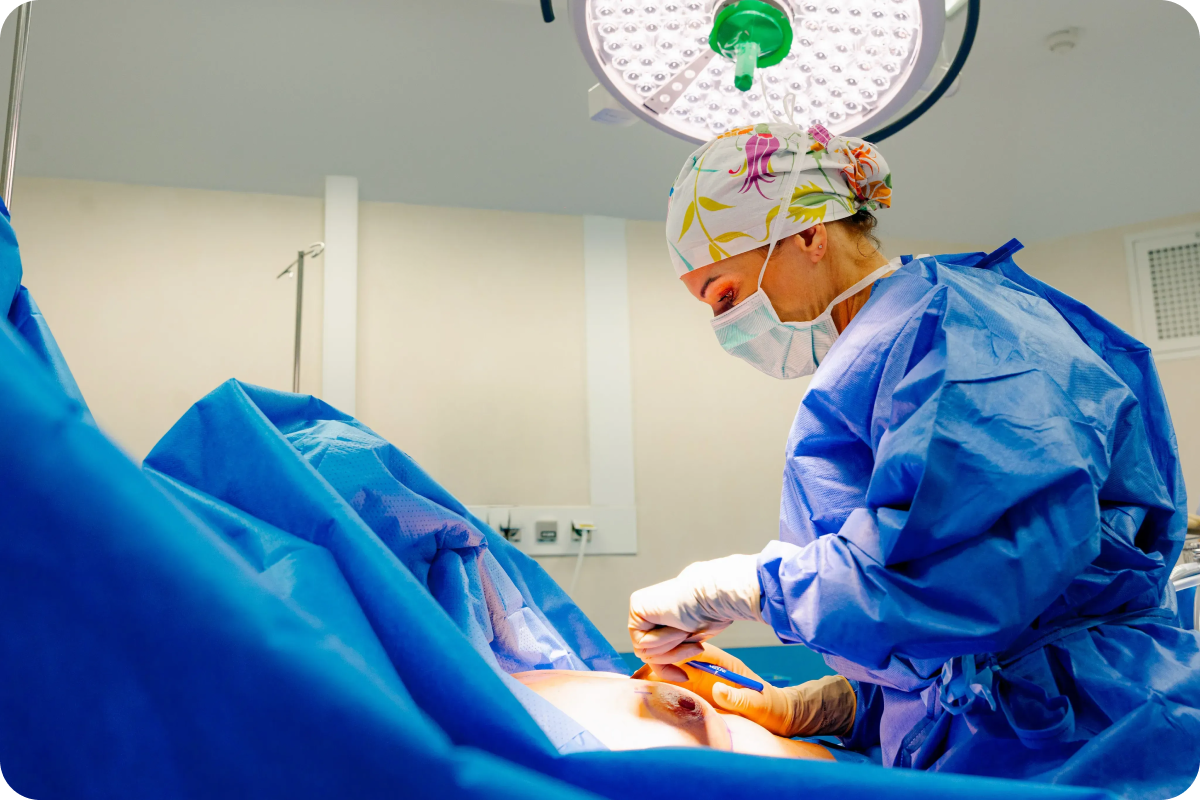 Intervention de chirurgie esthétique au bloc opératoire à la Clinique de L'Impératrice près de Rennes
