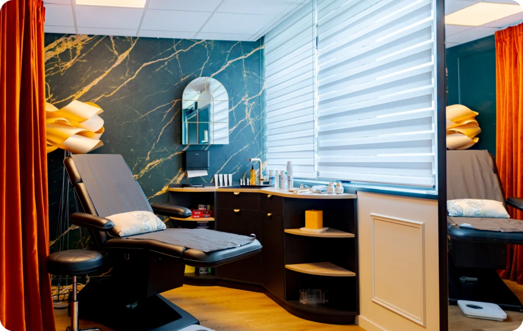 Salle de soins dédiée à la médecine esthétique et aux traitements du visage près de Rennes
